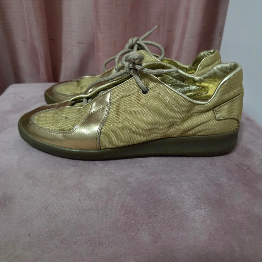 Gucci Gold Sneakers - Picture 4 of 12
